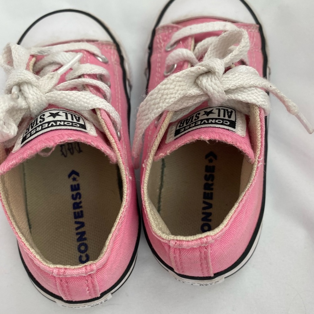 Kids size 8 Converse All Star Pink Canvas Sneakers. In good condition. - Picture 5 of 13